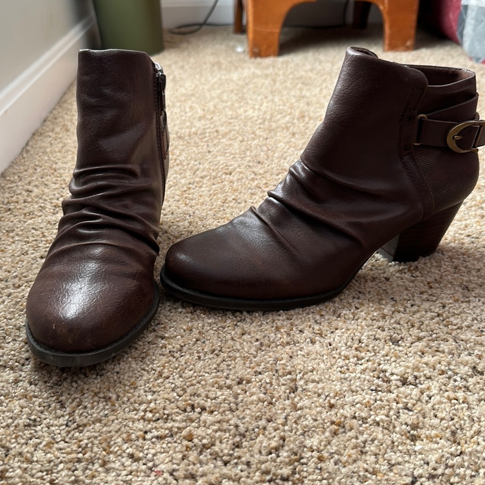 Brown baretrap boots. Size 8. Worn once. GREAT CONDITION
